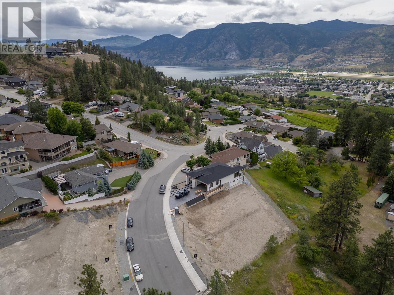 2831 Evergreen Drive, Penticton, British Columbia  V2A 7T1 - Photo 2 - 10339451