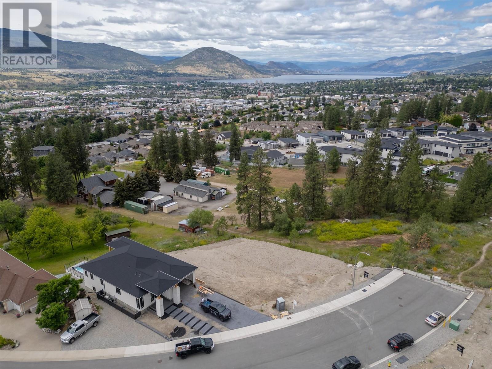 2831 Evergreen Drive, Penticton, British Columbia  V2A 7T1 - Photo 3 - 10339451