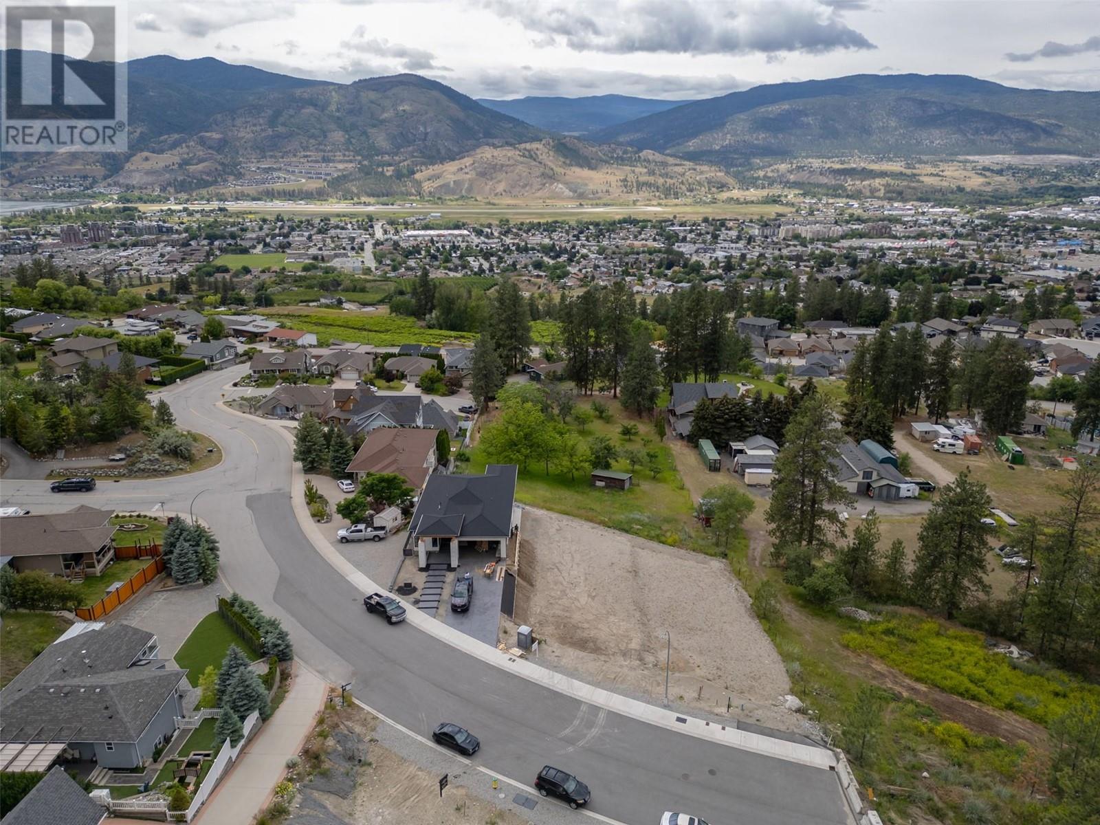 2831 Evergreen Drive, Penticton, British Columbia  V2A 7T1 - Photo 4 - 10339451