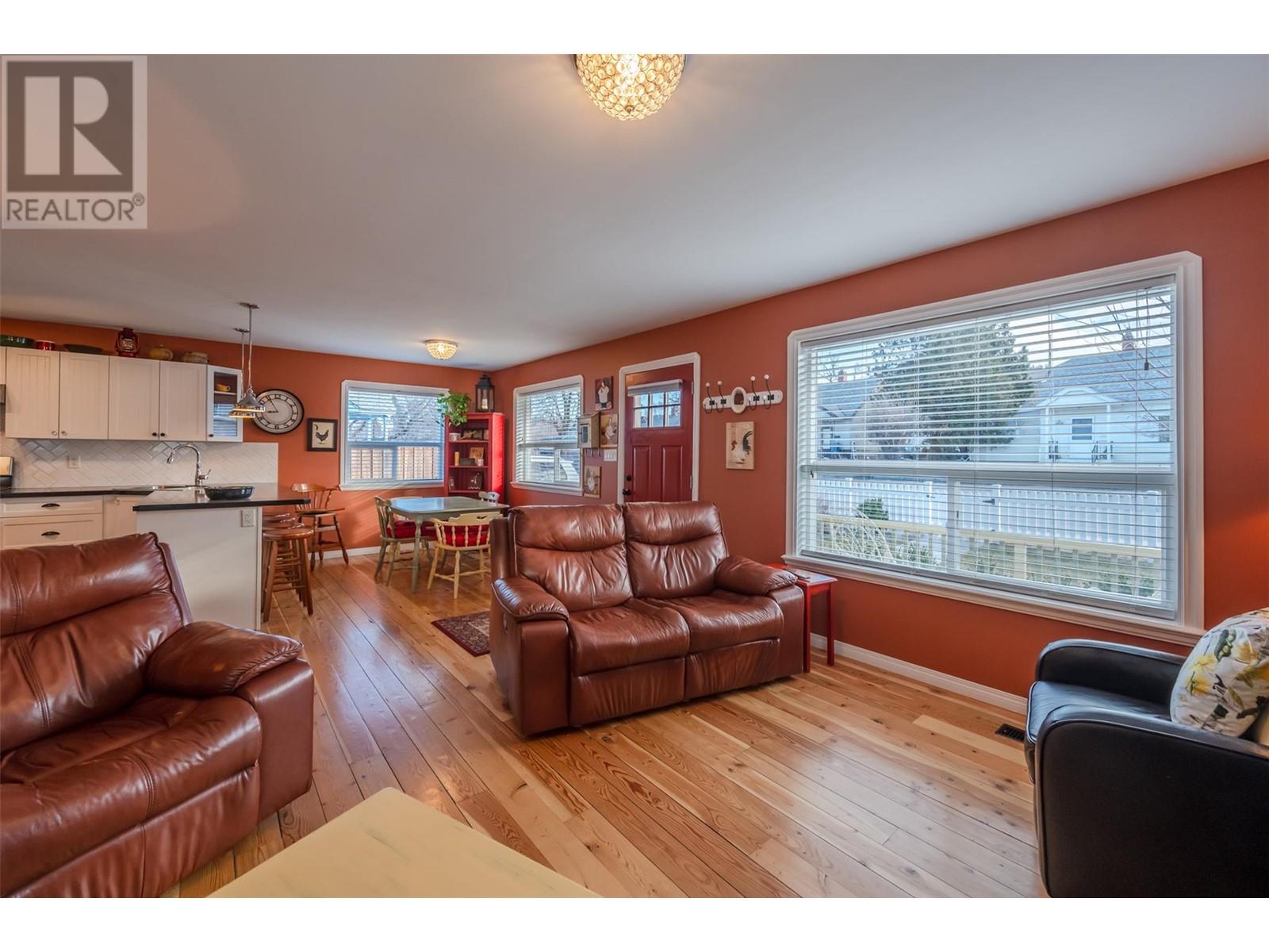 1329 Killarney Street, Penticton, British Columbia  V2A 4R4 - Photo 12 - 10339429