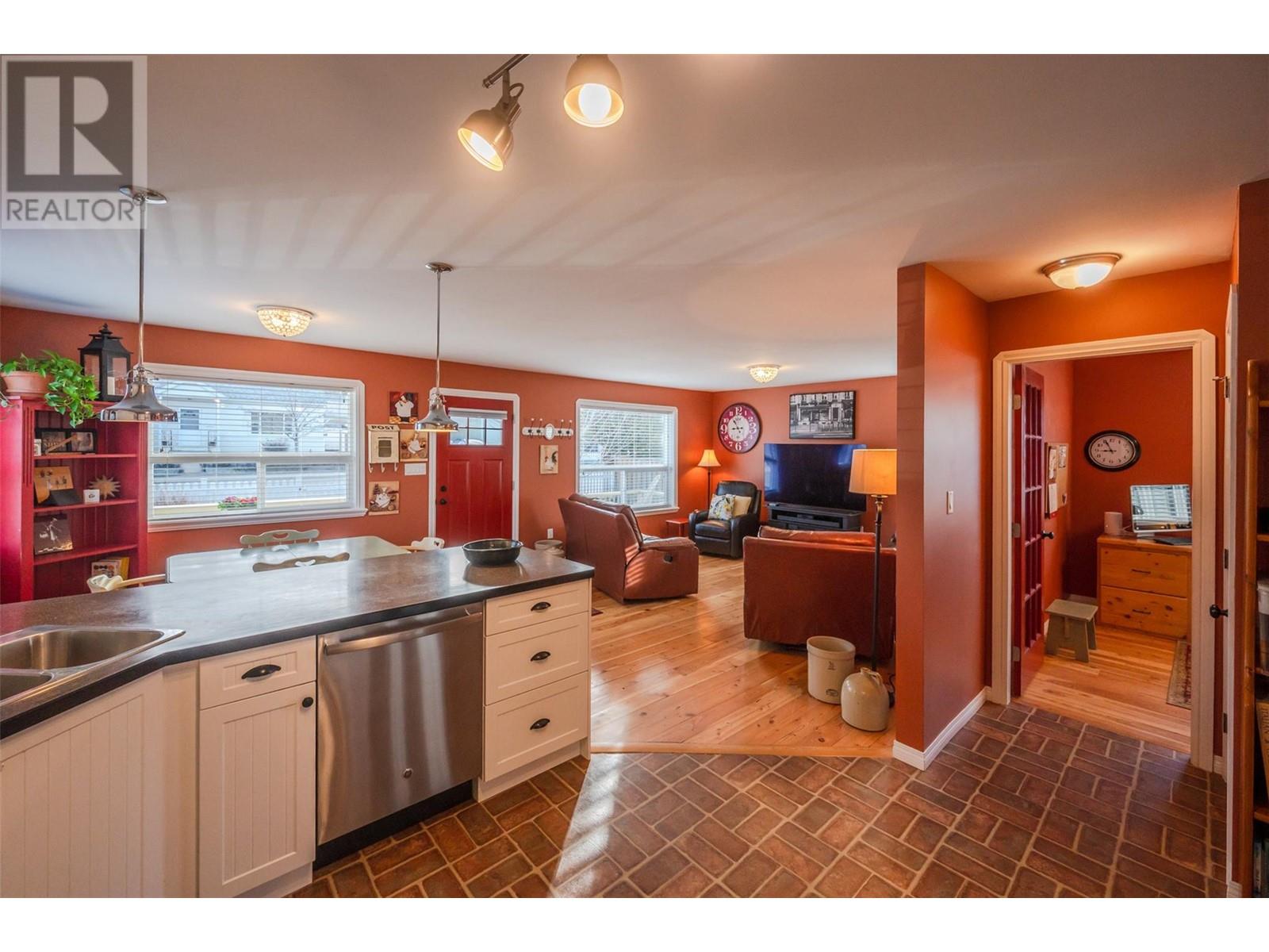 1329 Killarney Street, Penticton, British Columbia  V2A 4R4 - Photo 18 - 10339429