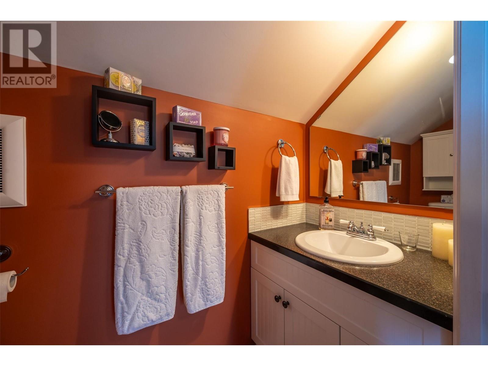 1329 Killarney Street, Penticton, British Columbia  V2A 4R4 - Photo 32 - 10339429