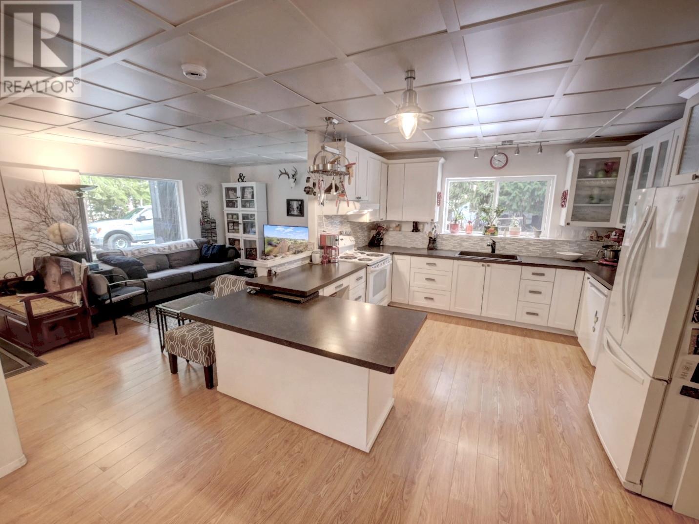 8872 Slocan West Road, Slocan, British Columbia  V0G 2C0 - Photo 3 - 10339170