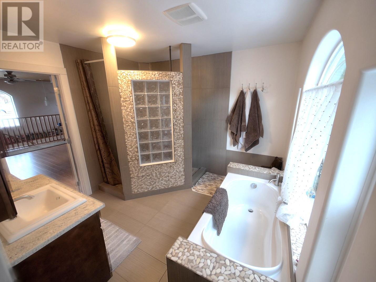 8872 Slocan West Road, Slocan, British Columbia  V0G 2C0 - Photo 7 - 10339170