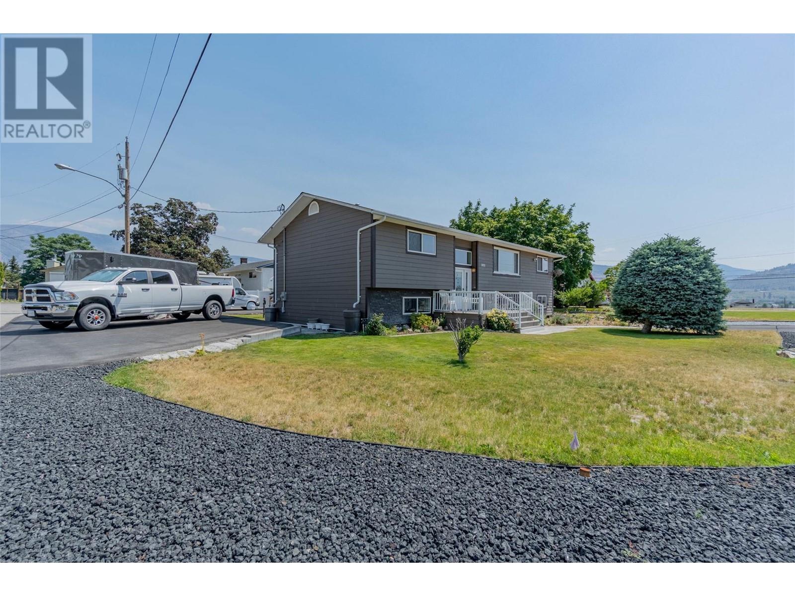 5913 Dividend Street, Oliver, British Columbia  V0H 1T6 - Photo 1 - 10339399