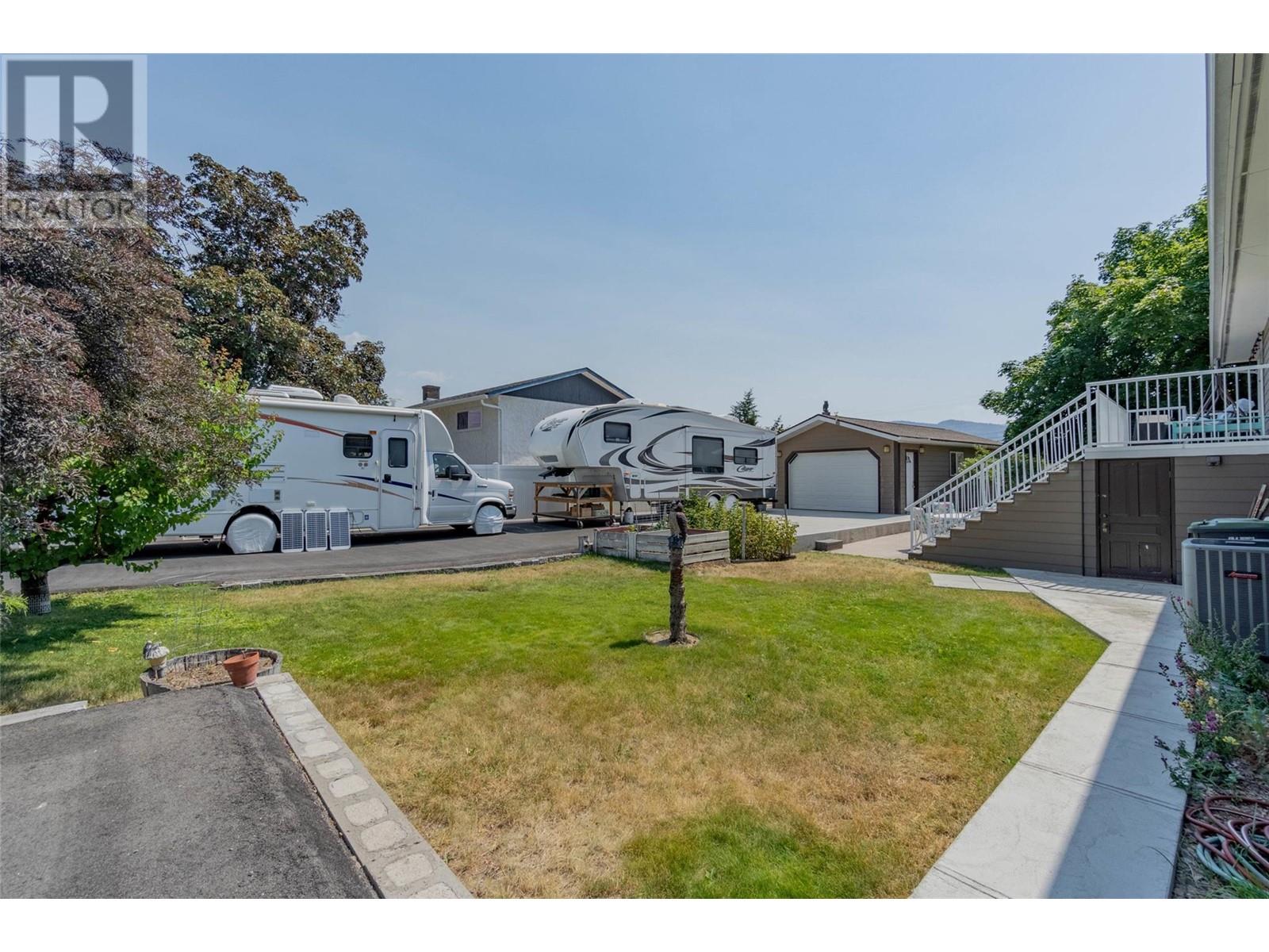 5913 Dividend Street, Oliver, British Columbia  V0H 1T6 - Photo 2 - 10339399