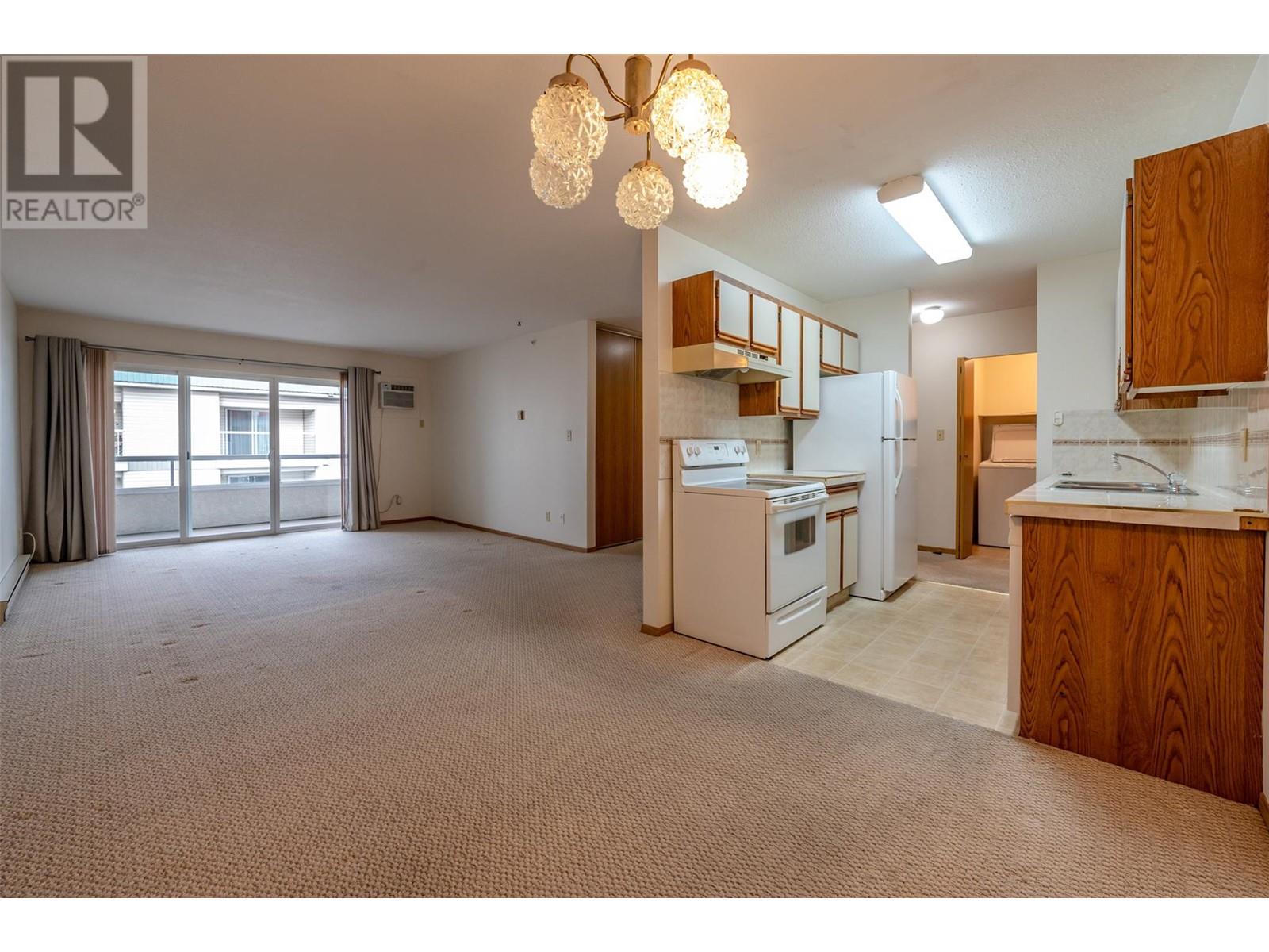 284 Yorkton Avenue Unit# 404, Penticton, British Columbia  V2A 3V5 - Photo 1 - 10339534