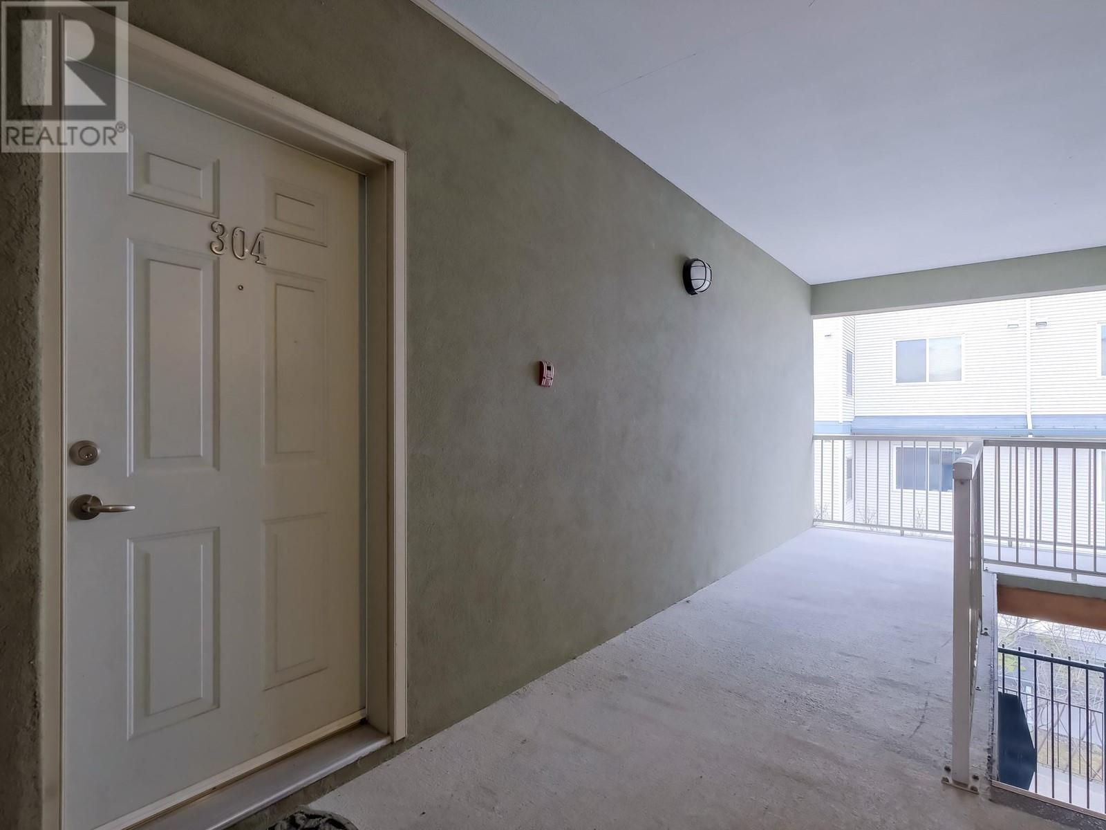 857 Fairview Road Unit# 304, Penticton, British Columbia  V2A 5Y7 - Photo 3 - 10339531