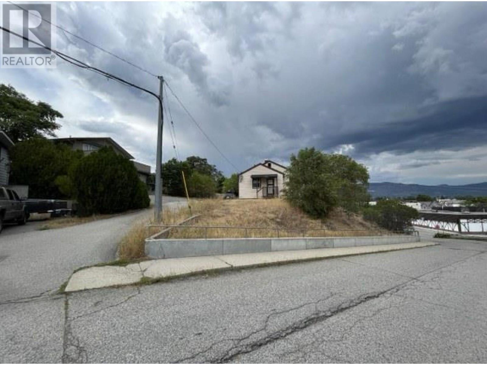 10504 Hunt Street, Summerland, British Columbia  V0H 1Z2 - Photo 2 - 10339621