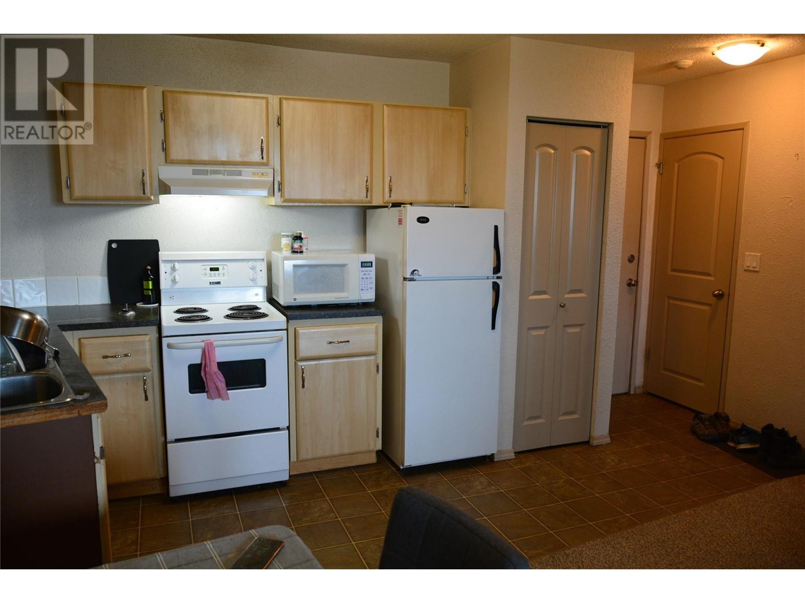 555 Dalgleish Drive Unit# 401 Lot# 35, Kamloops, British Columbia  V2C 6C7 - Photo 3 - 10339525