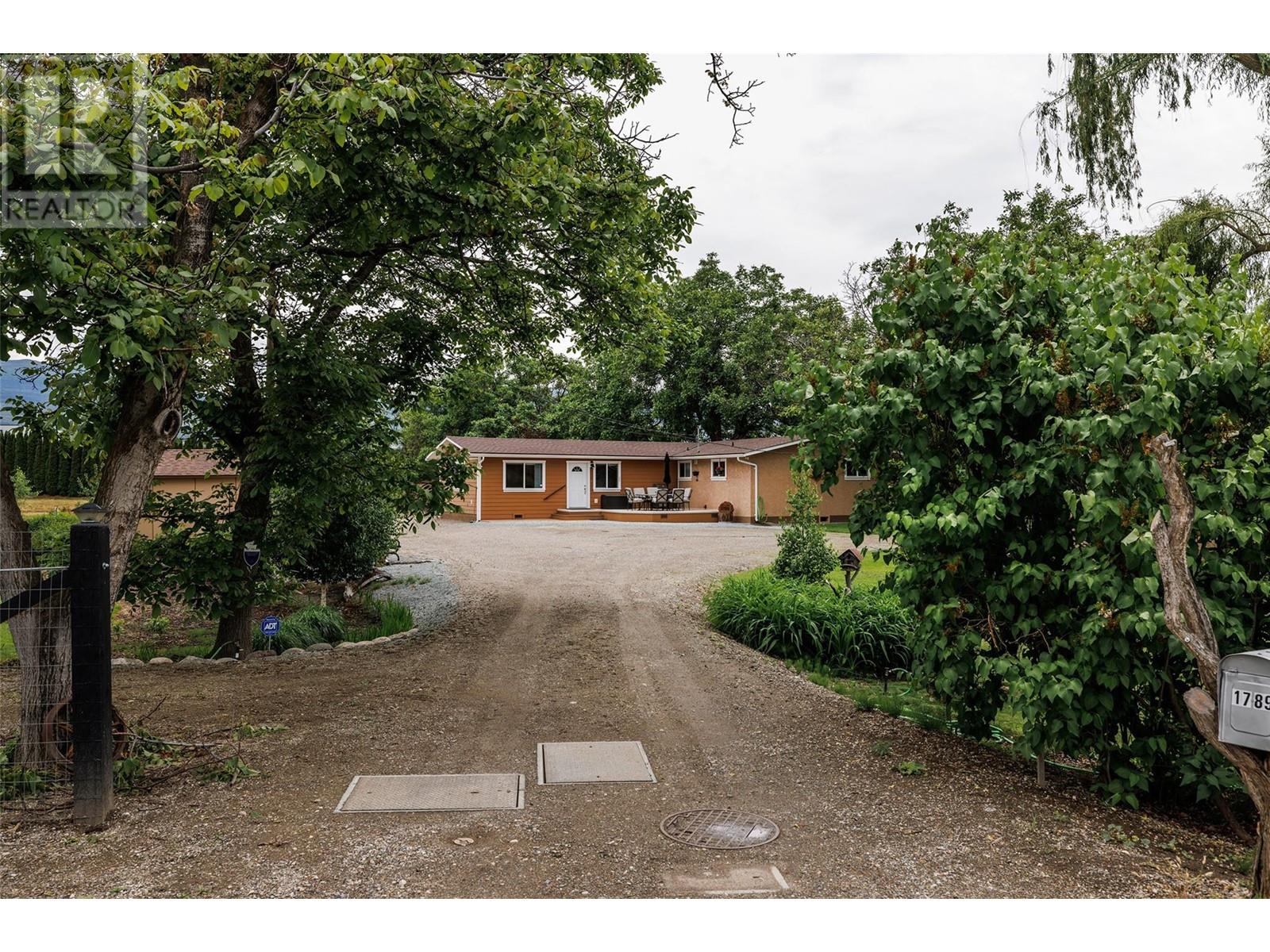 1789 Munson Road, Kelowna, British Columbia  V1W 2G8 - Photo 2 - 10339714