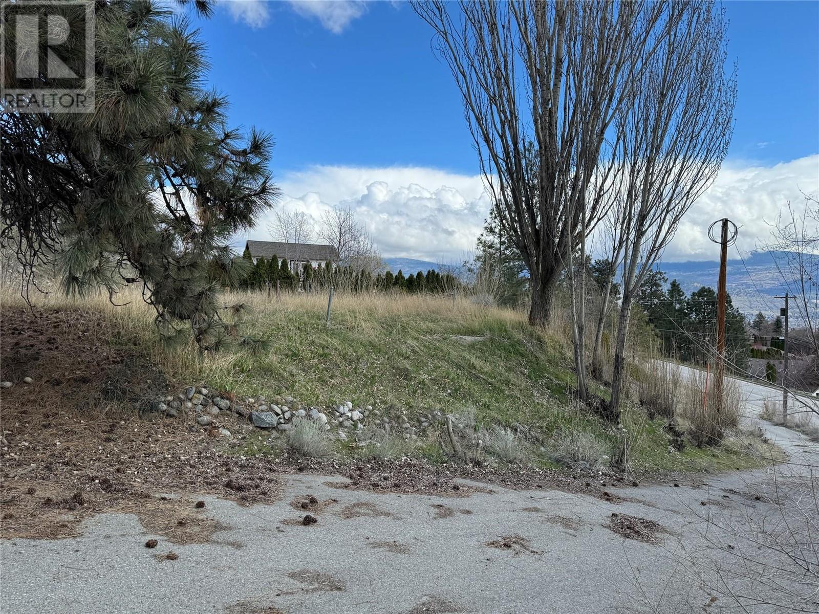 2204 Forsyth Drive, Penticton, British Columbia  V2A 7K8 - Photo 2 - 10339742
