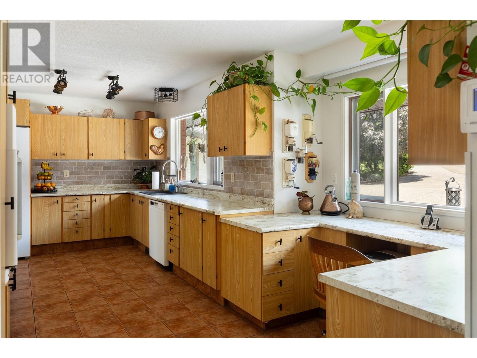 5620 Neil Road, Vernon, British Columbia  V1B 3J5 - Photo 32 - 10339770