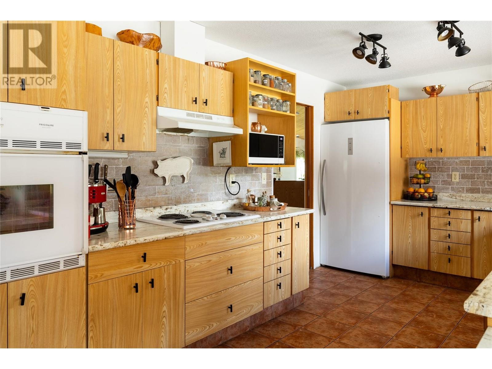 5620 Neil Road, Vernon, British Columbia  V1B 3J5 - Photo 34 - 10339770