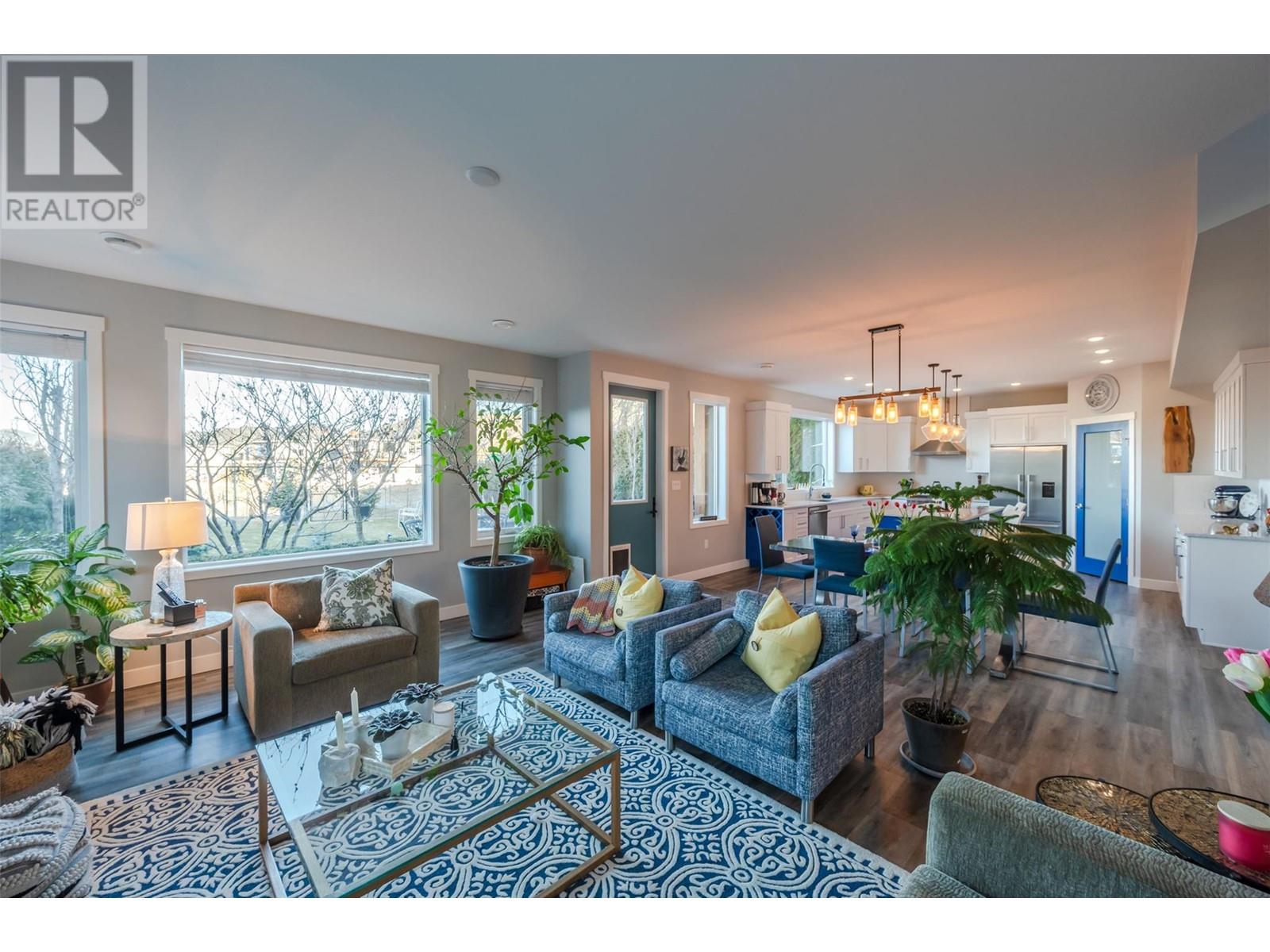 1099 Holden Road, Penticton, British Columbia  V2A 0B7 - Photo 3 - 10339744