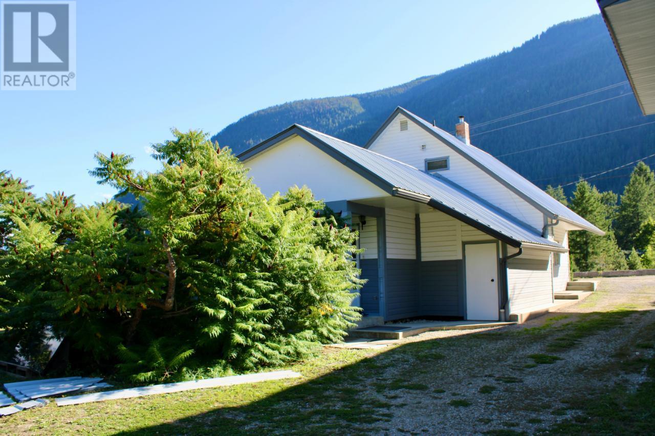 3152 6 Highway, Slocan Park, British Columbia  V0G 2E0 - Photo 11 - 10339611