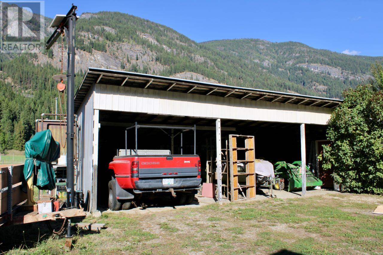 3152 6 Highway, Slocan Park, British Columbia  V0G 2E0 - Photo 58 - 10339611