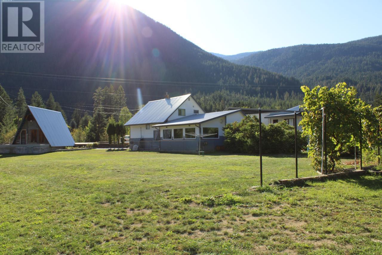 3152 6 Highway, Slocan Park, British Columbia  V0G 2E0 - Photo 6 - 10339611