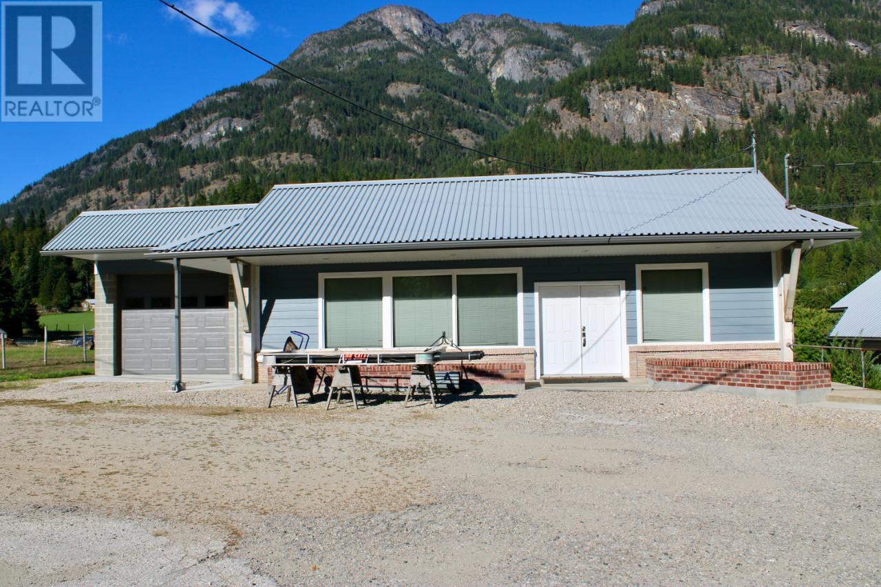 3152 6 Highway, Slocan Park, British Columbia  V0G 2E0 - Photo 8 - 10339611