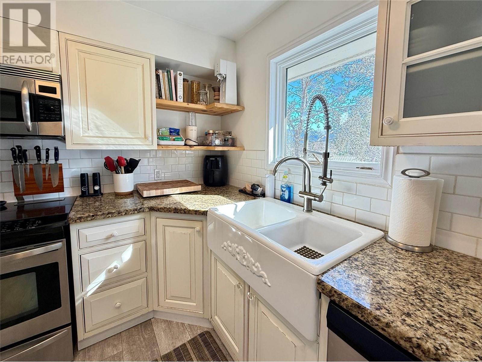 2211 West Bench Drive, Penticton, British Columbia  V2A 8Z8 - Photo 8 - 10339823