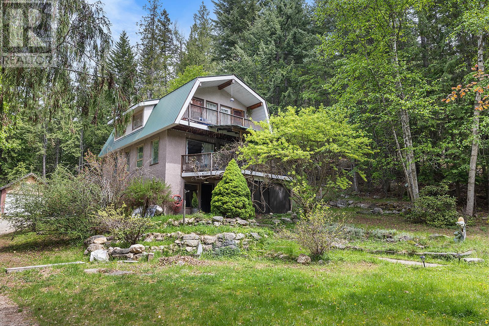 426 Aspen Road, Riondel, British Columbia  V0B 2B0 - Photo 1 - 10339949