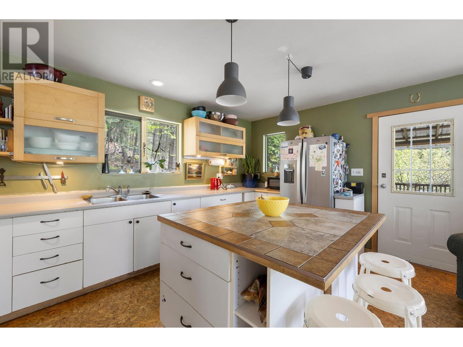 426 Aspen Road, Riondel, British Columbia  V0B 2B0 - Photo 10 - 10339949