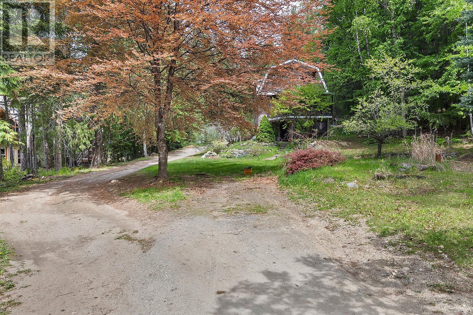 426 Aspen Road, Riondel, British Columbia  V0B 2B0 - Photo 2 - 10339949