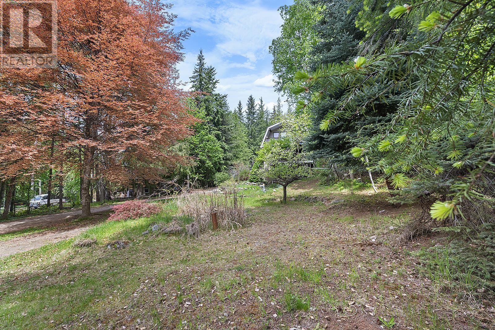 426 Aspen Road, Riondel, British Columbia  V0B 2B0 - Photo 3 - 10339949