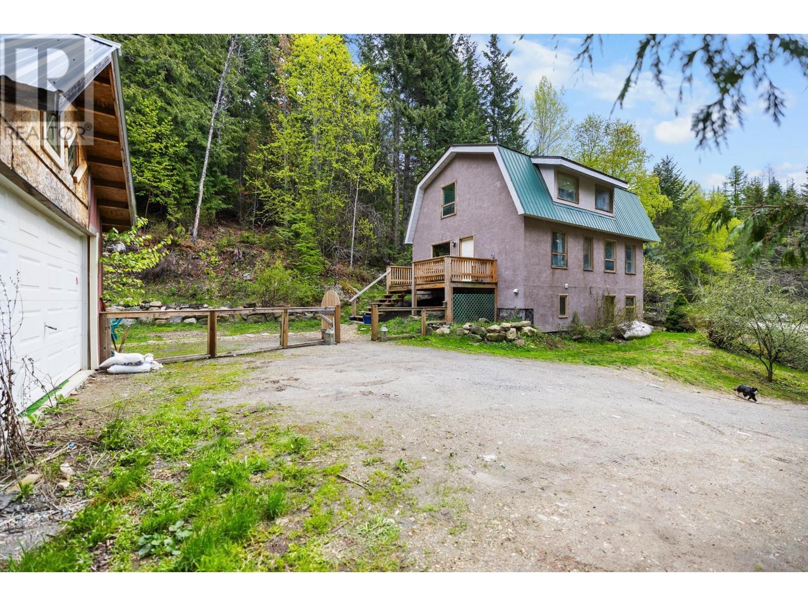 426 Aspen Road, Riondel, British Columbia  V0B 2B0 - Photo 4 - 10339949