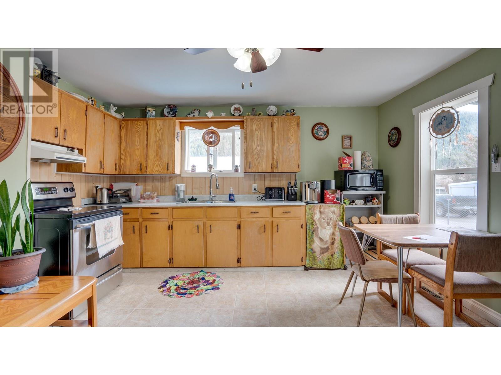 4600 50 Street Ne, Salmon Arm, British Columbia  V1E 1Y6 - Photo 1 - 10339681