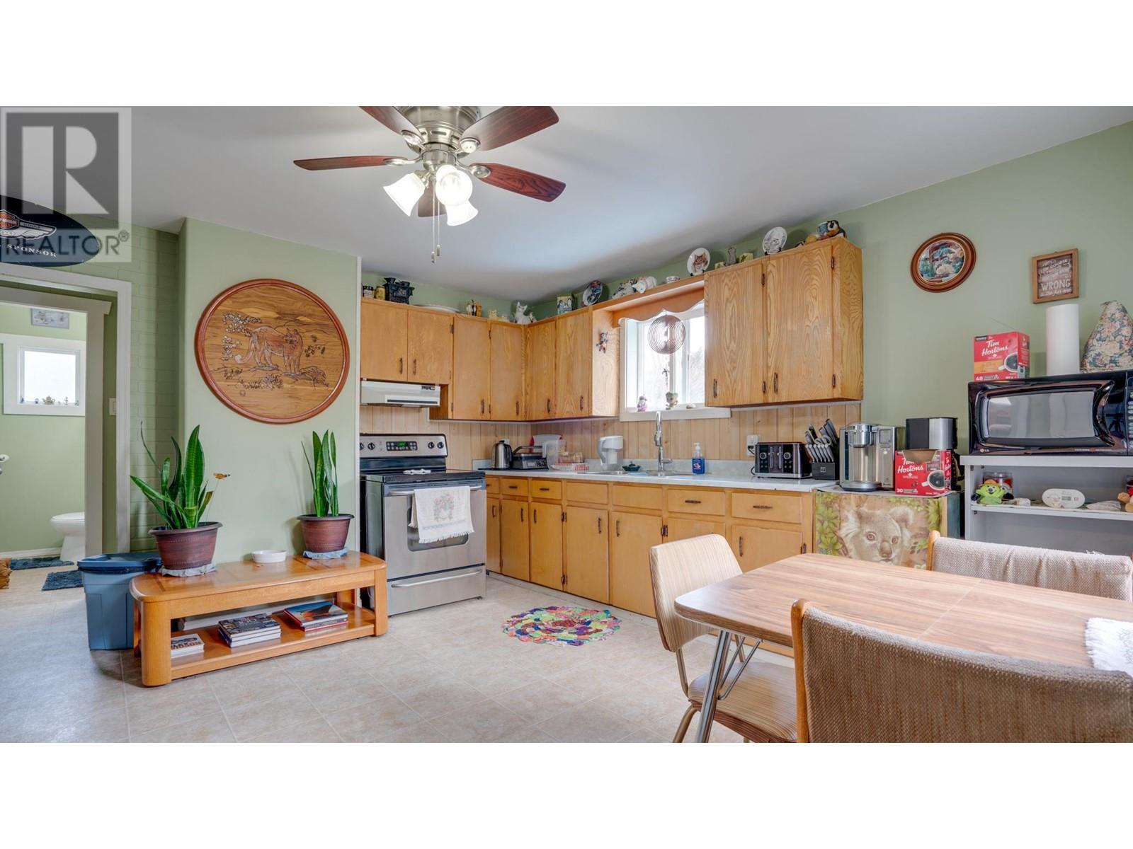 4600 50 Street Ne, Salmon Arm, British Columbia  V1E 1Y6 - Photo 2 - 10339681