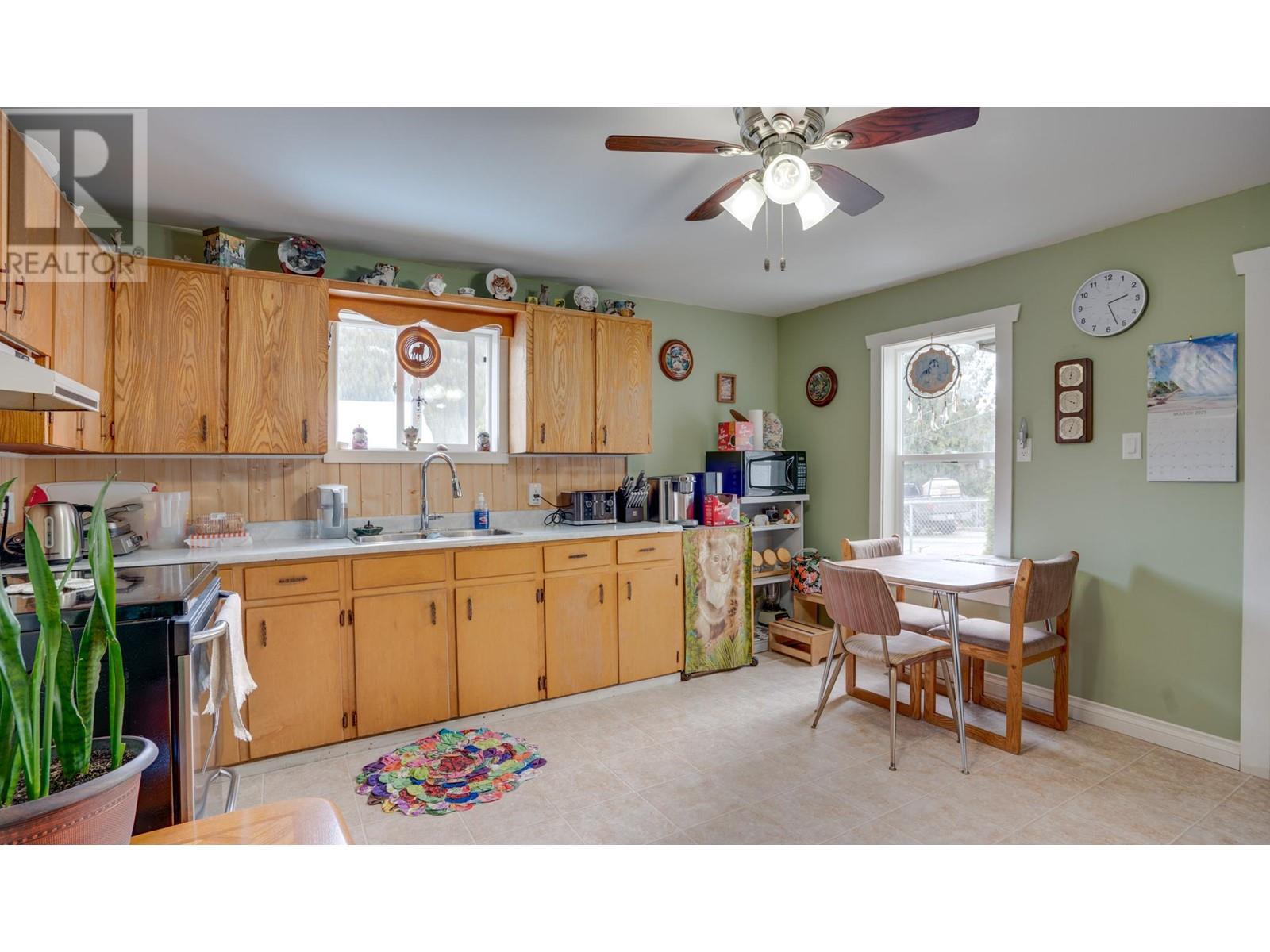 4600 50 Street Ne, Salmon Arm, British Columbia  V1E 1Y6 - Photo 3 - 10339681