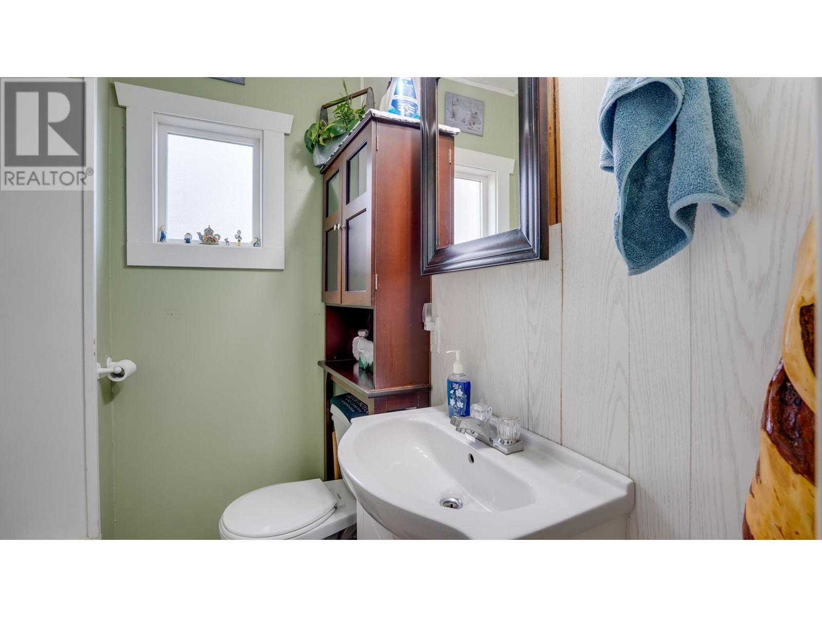 4600 50 Street Ne, Salmon Arm, British Columbia  V1E 1Y6 - Photo 7 - 10339681