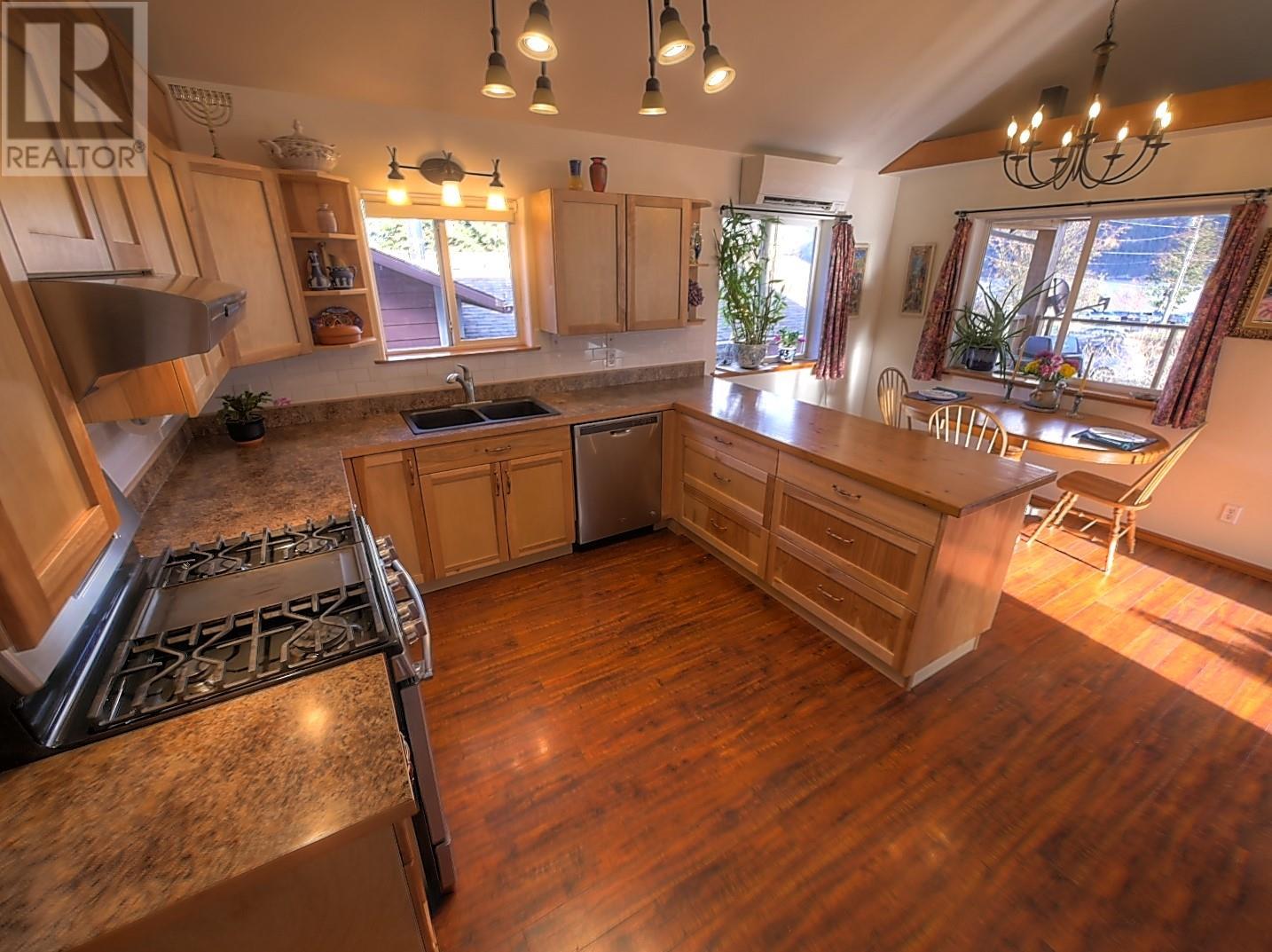 504 Centre Street, Kaslo, British Columbia  V0G 1M0 - Photo 2 - 10339946