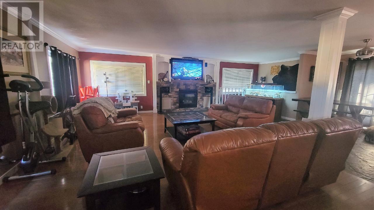 6468 Wolfcub Place, Oliver, British Columbia  V0H 1T3 - Photo 3 - 10339619