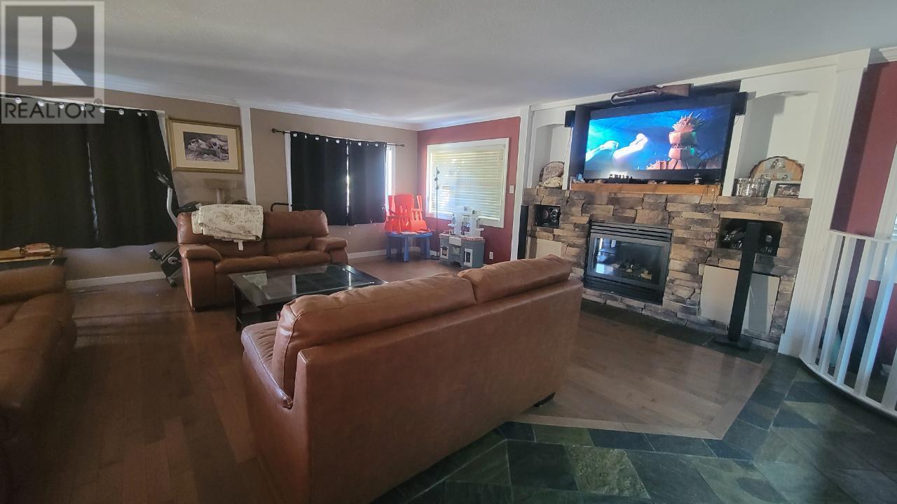 6468 Wolfcub Place, Oliver, British Columbia  V0H 1T3 - Photo 4 - 10339619