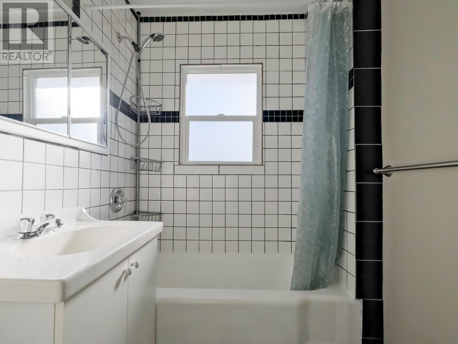 13009 Armstrong Avenue, Summerland, British Columbia  V0H 1Z3 - Photo 15 - 10340046