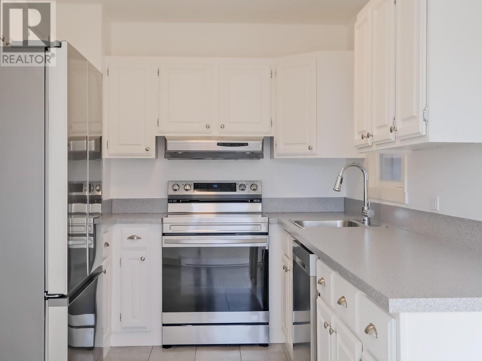 13009 Armstrong Avenue, Summerland, British Columbia  V0H 1Z3 - Photo 6 - 10340046