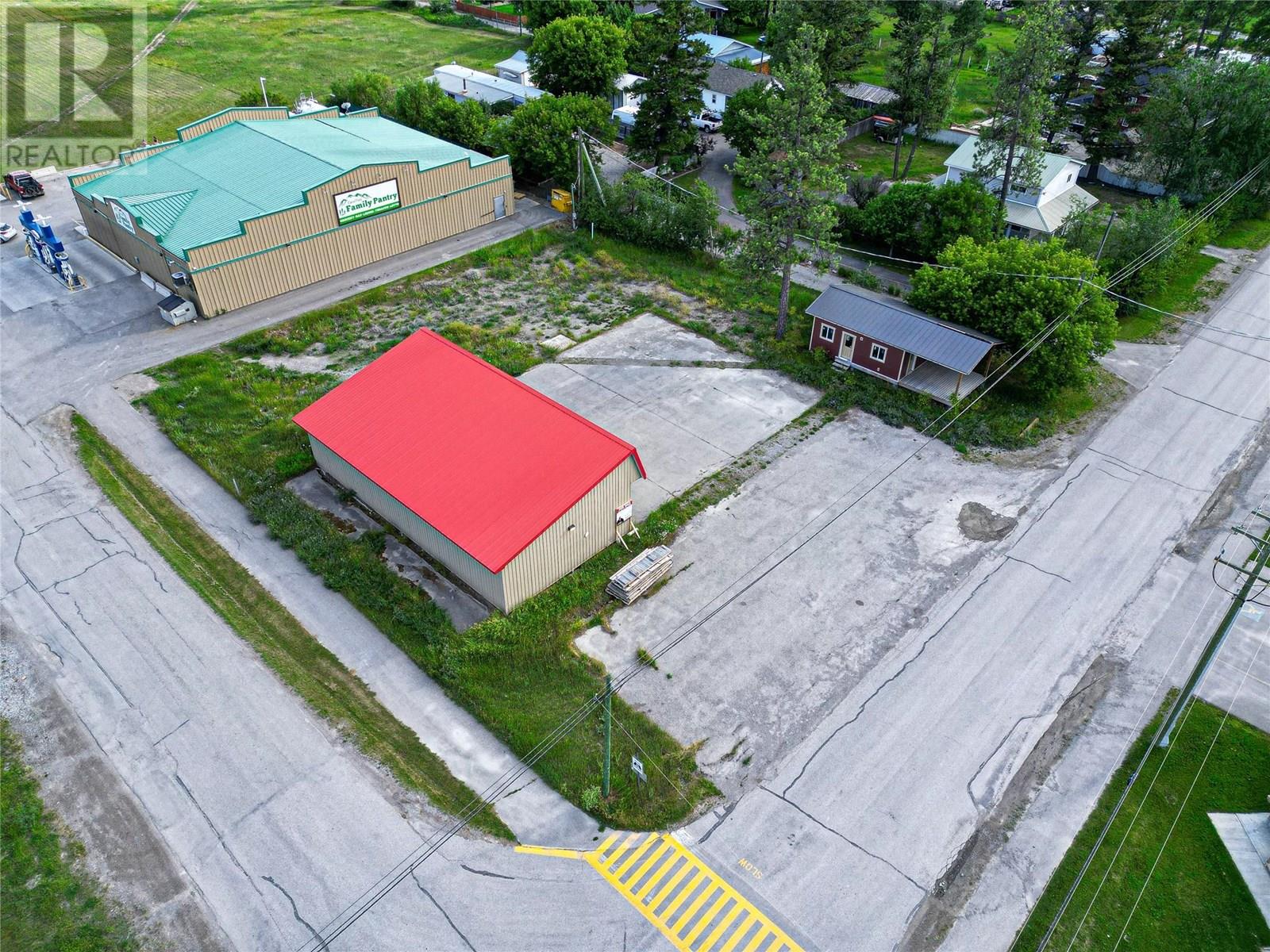 4958 Burns Avenue, Canal Flats, British Columbia  V0B 1B0 - Photo 1 - 10340099