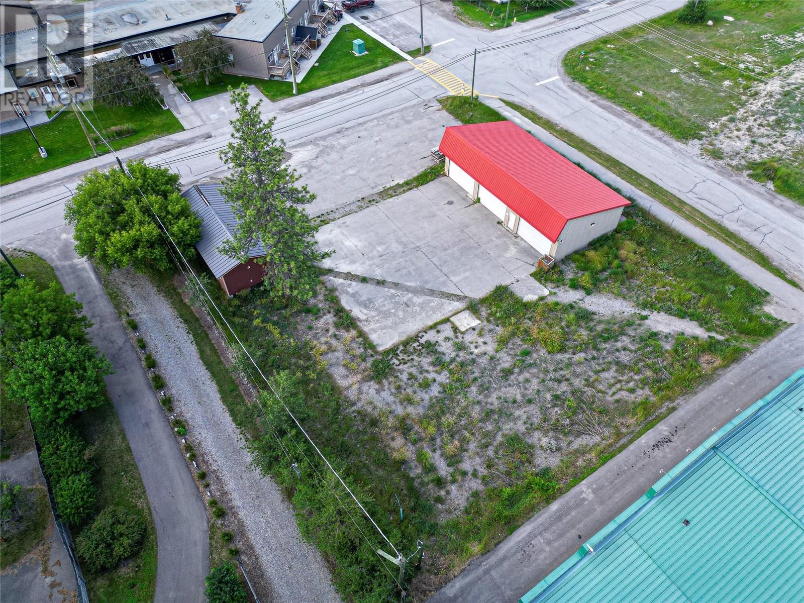 4958 Burns Avenue, Canal Flats, British Columbia  V0B 1B0 - Photo 2 - 10340099