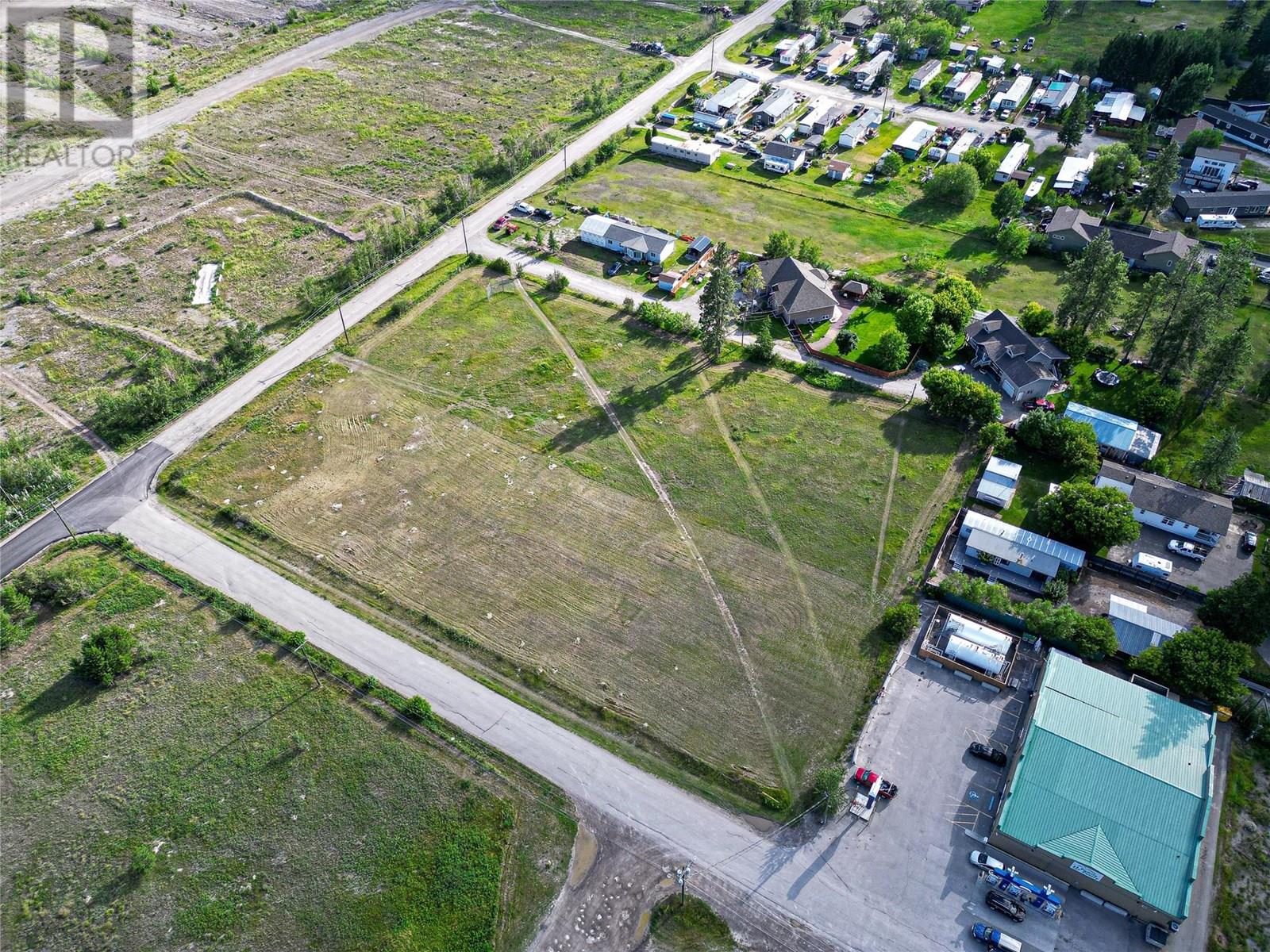 8959 Arbuckle Street, Canal Flats, British Columbia  V0B 1B0 - Photo 2 - 10340092