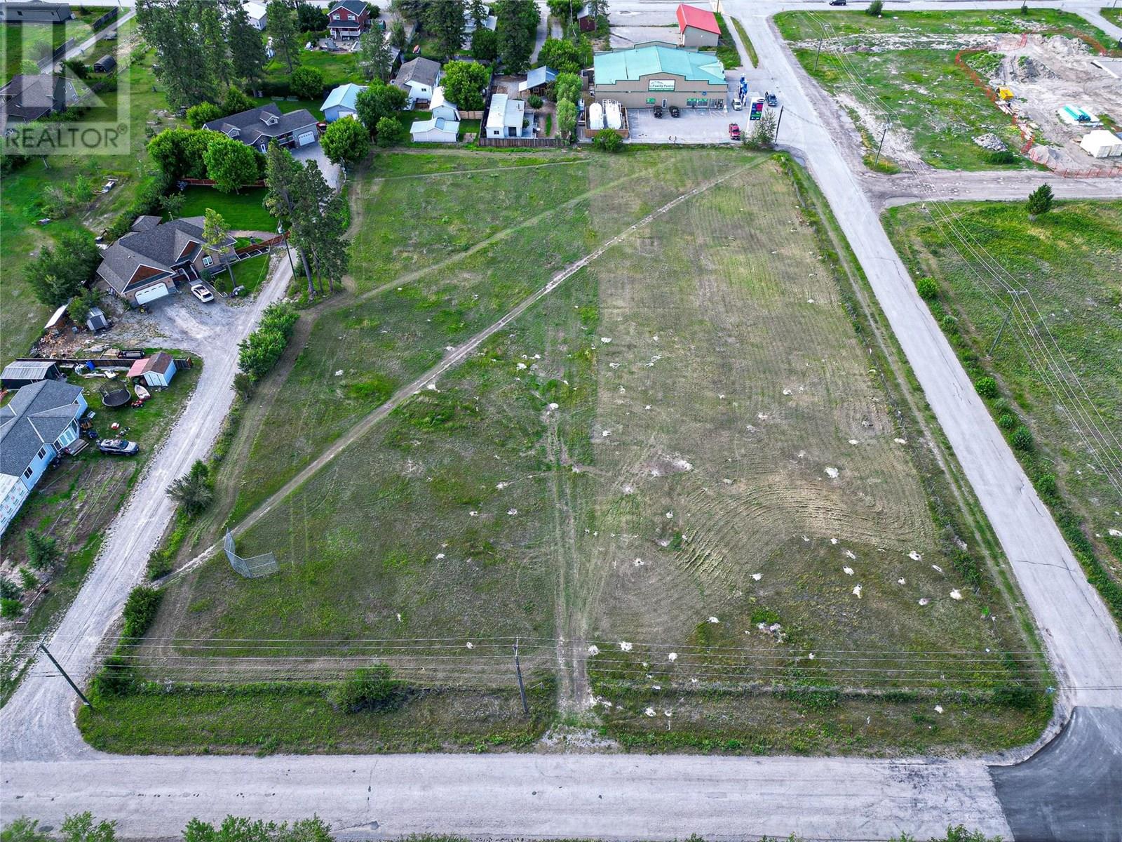 8959 Arbuckle Street, Canal Flats, British Columbia  V0B 1B0 - Photo 4 - 10340092