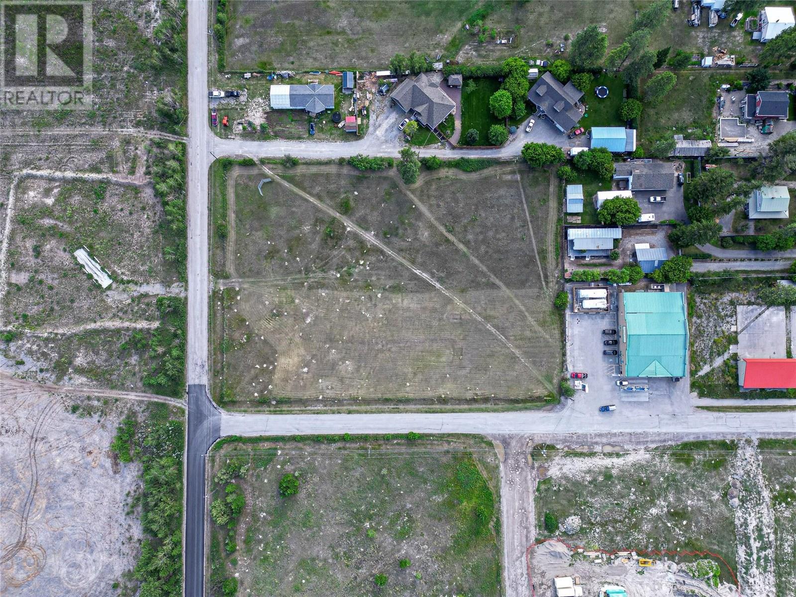 8959 Arbuckle Street, Canal Flats, British Columbia  V0B 1B0 - Photo 5 - 10340092