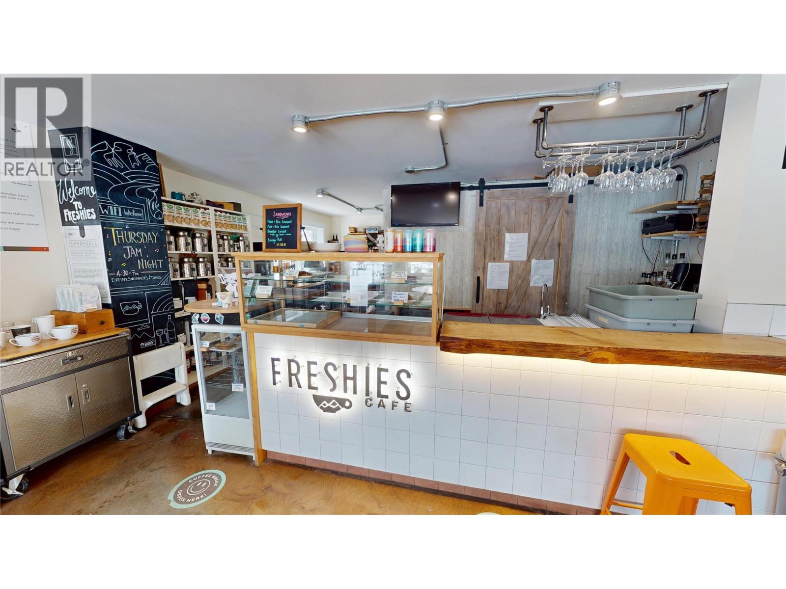 601a 2nd Avenue, Fernie, British Columbia  V0B 1M0 - Photo 2 - 10339538