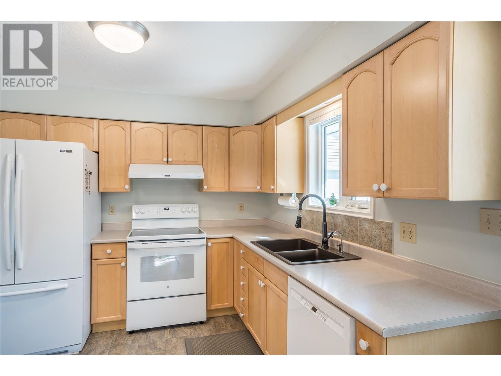 9181 Alder Street, Summerland, British Columbia  V0H 1Z2 - Photo 6 - 10339887