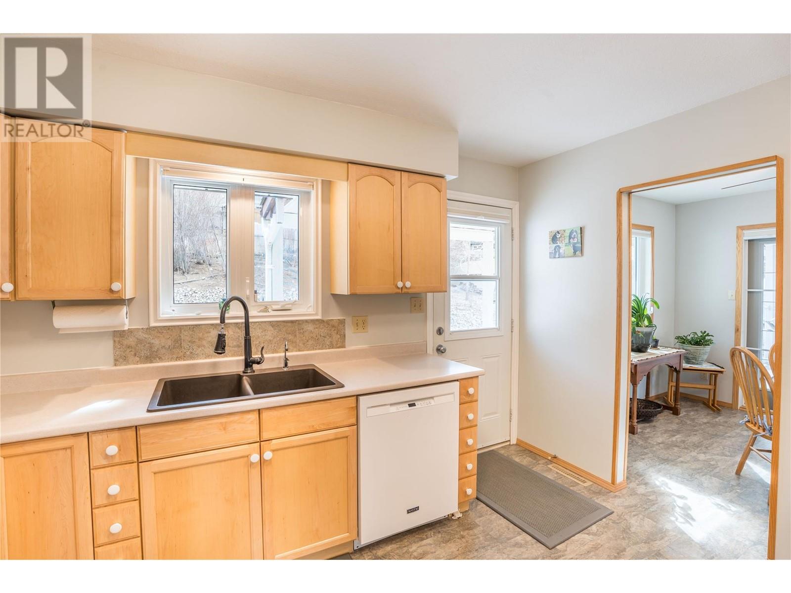 9181 Alder Street, Summerland, British Columbia  V0H 1Z2 - Photo 7 - 10339887