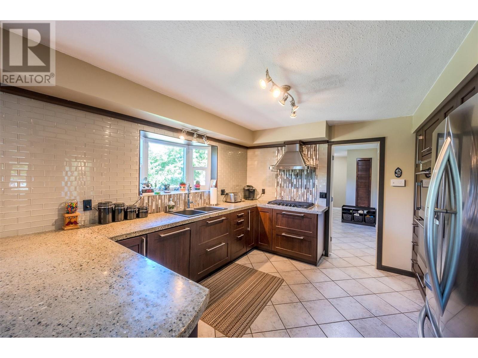 10112 Beavis Place, Summerland, British Columbia  V0H 1Z2 - Photo 12 - 10340162