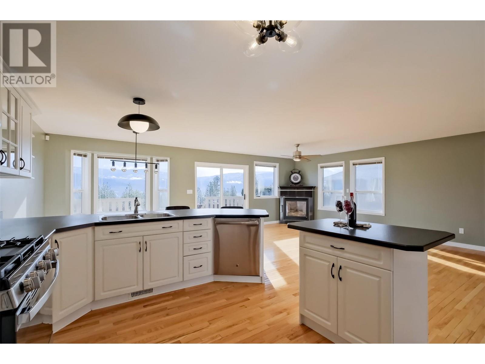 1893 Sandstone Drive, Penticton, British Columbia  V2A 8Y6 - Photo 36 - 10339755