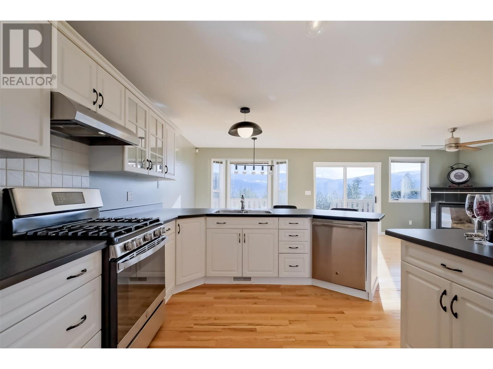1893 Sandstone Drive, Penticton, British Columbia  V2A 8Y6 - Photo 37 - 10339755