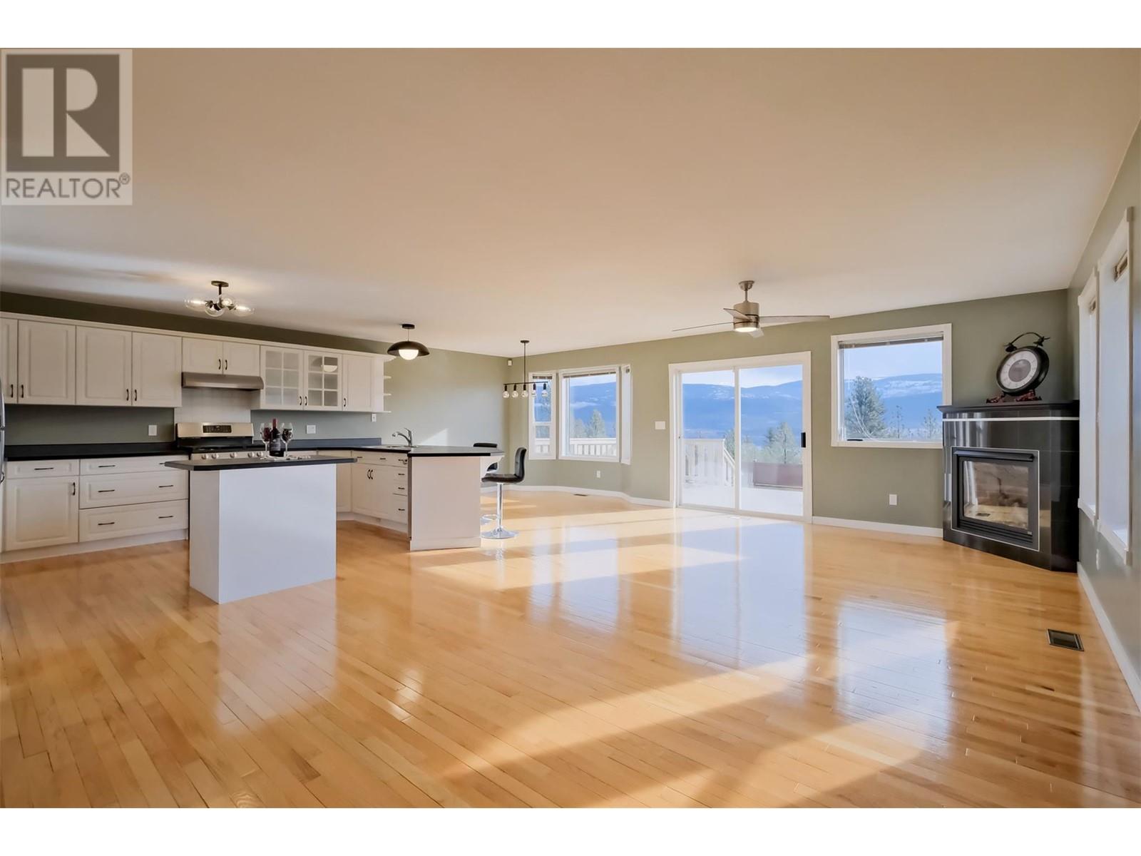 1893 Sandstone Drive, Penticton, British Columbia  V2A 8Y6 - Photo 4 - 10339755